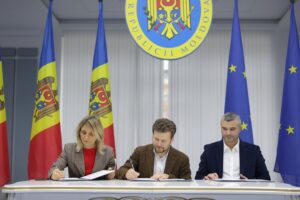 Ministerul Educației și Cercetării, în parteneriat cu Langly Oxford English și Proiectul Tehnologiile Viitorului, lansează pilotarea unei inițiative inovative în școlile din Republica Moldova