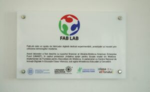 Elevii din Peresecina, Orhei vor utiliza tehnologii de ultimă generație în noul FabLab deschis în școala lor